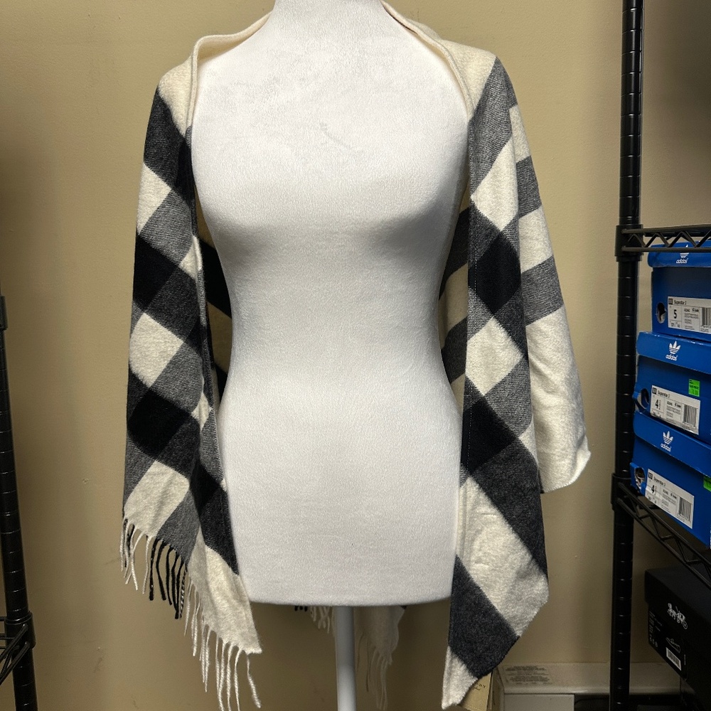 NWT! Rare! Burberry Women's Half Mega Cashmere Cape Wrap Shawl In Nature White - Picture 2 of 10